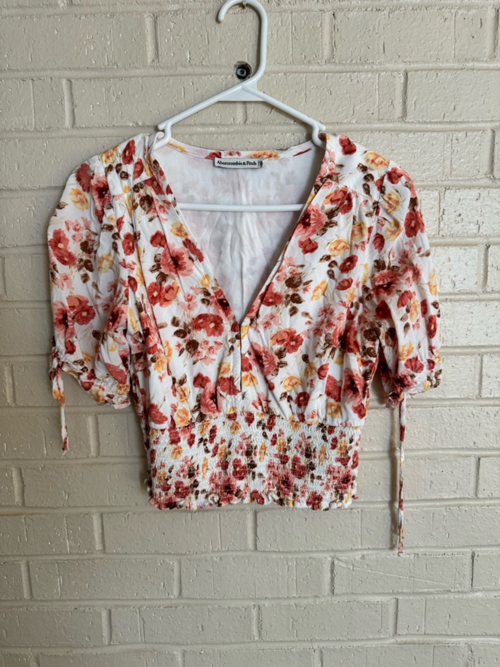 Abercrombie & Fitch White Floral V-Neck Smocked Crop Top